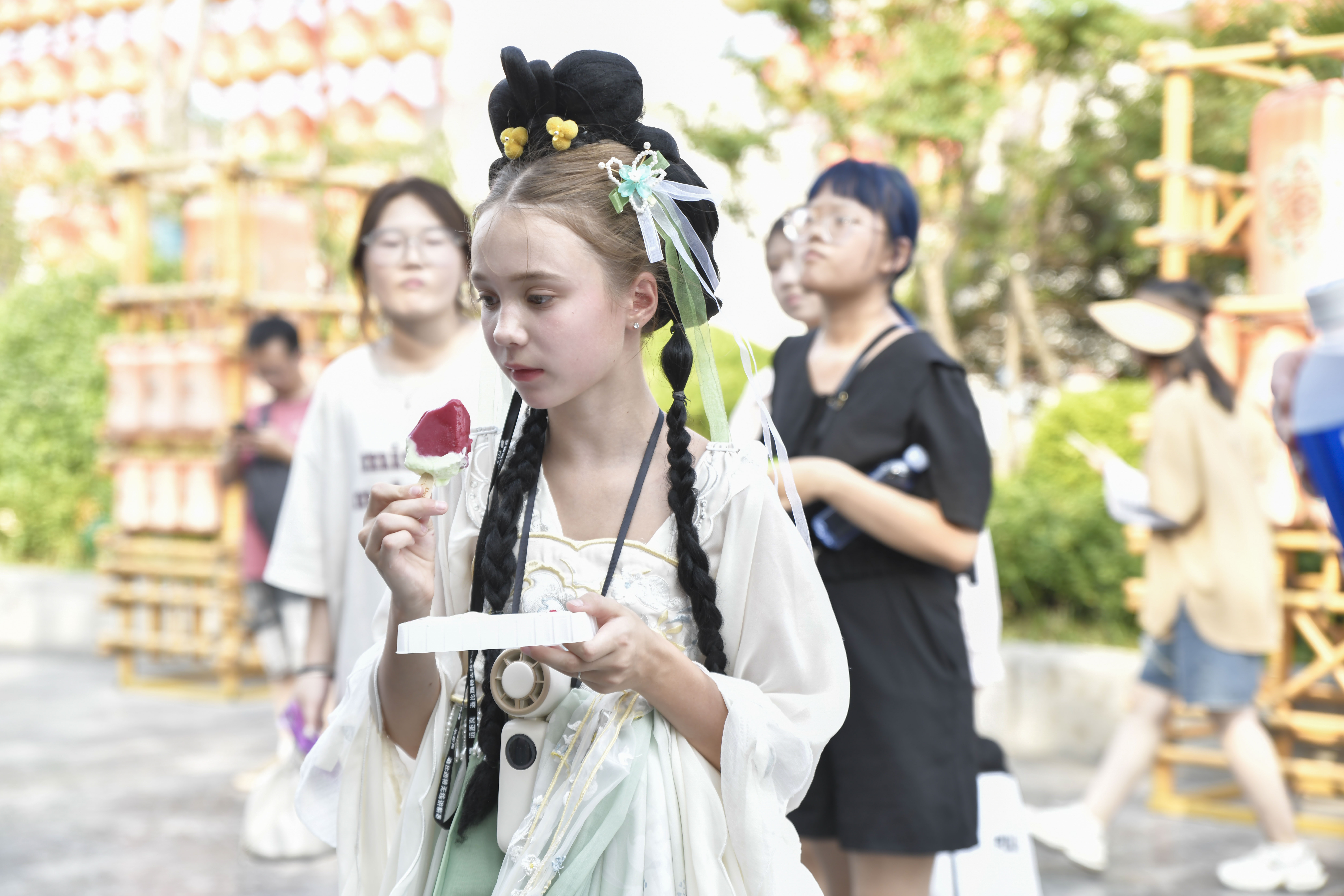 <a href='/2026/0603/c702a9914/page.htm' target='_blank' title='汉服妆造 Hanfu (Traditional Chinese Clothing) Dress-up'>汉服妆造 Hanfu (Traditional Ch...</a>